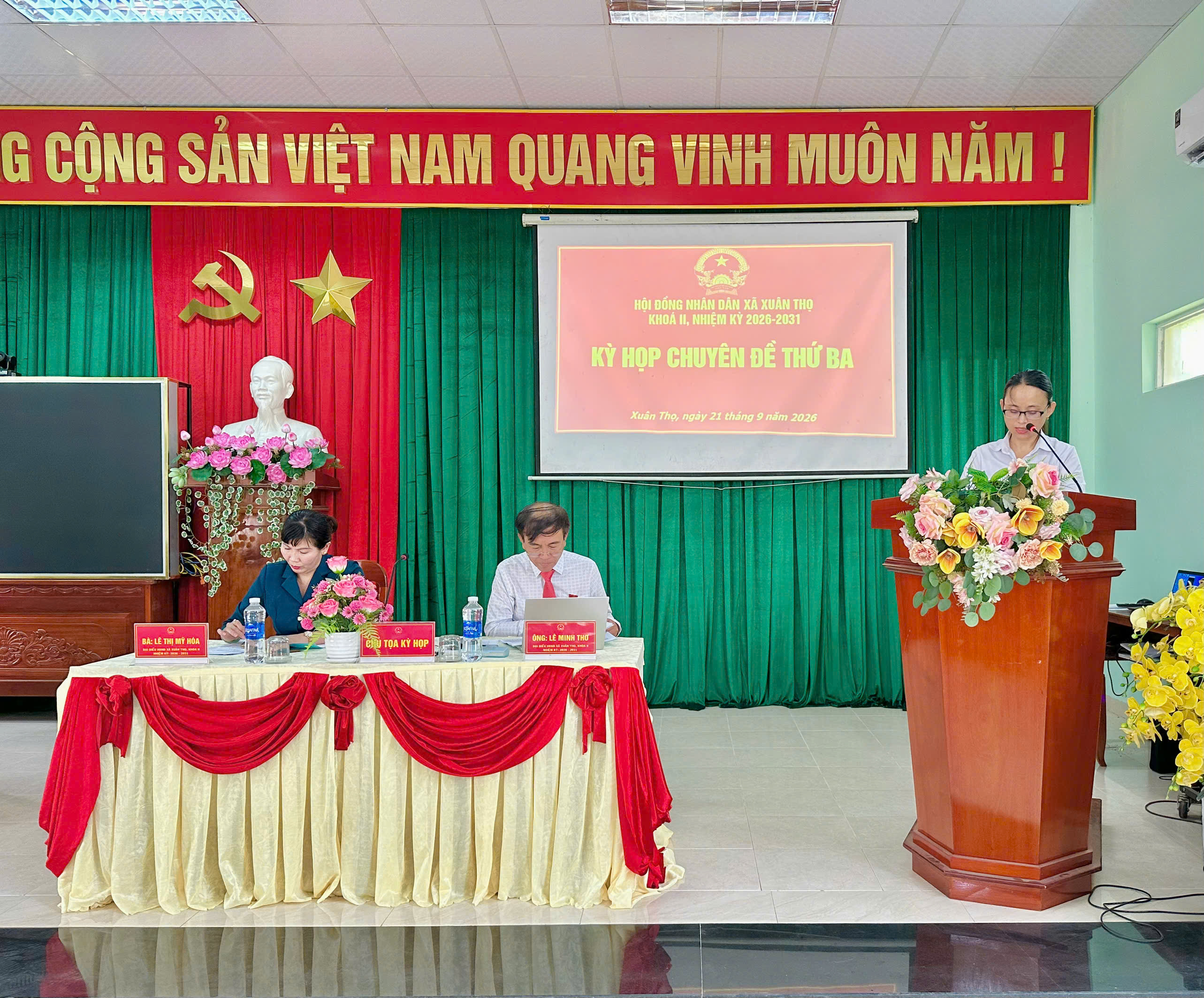 toan-canh-hoi-nghi-chuyen-de.jpg