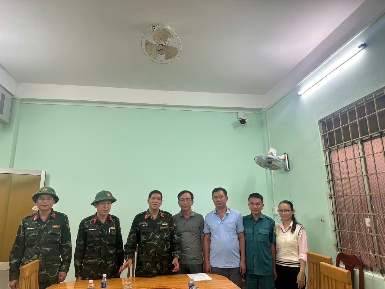 Đại tá Niê Ta làm việc với xã Xuân Thọ về công tác khắc phục mưa bão